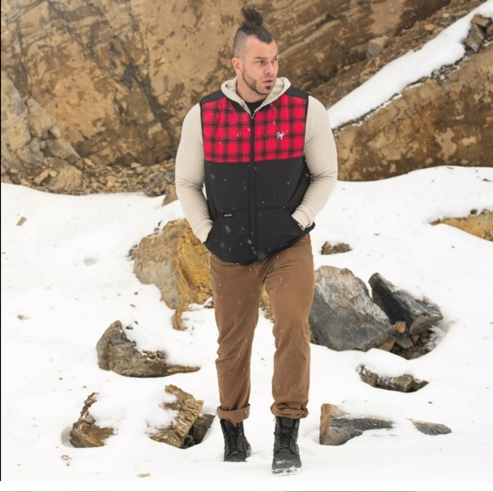 Flag nor Fail Men's Medium Plaid Black‎ Red Vest